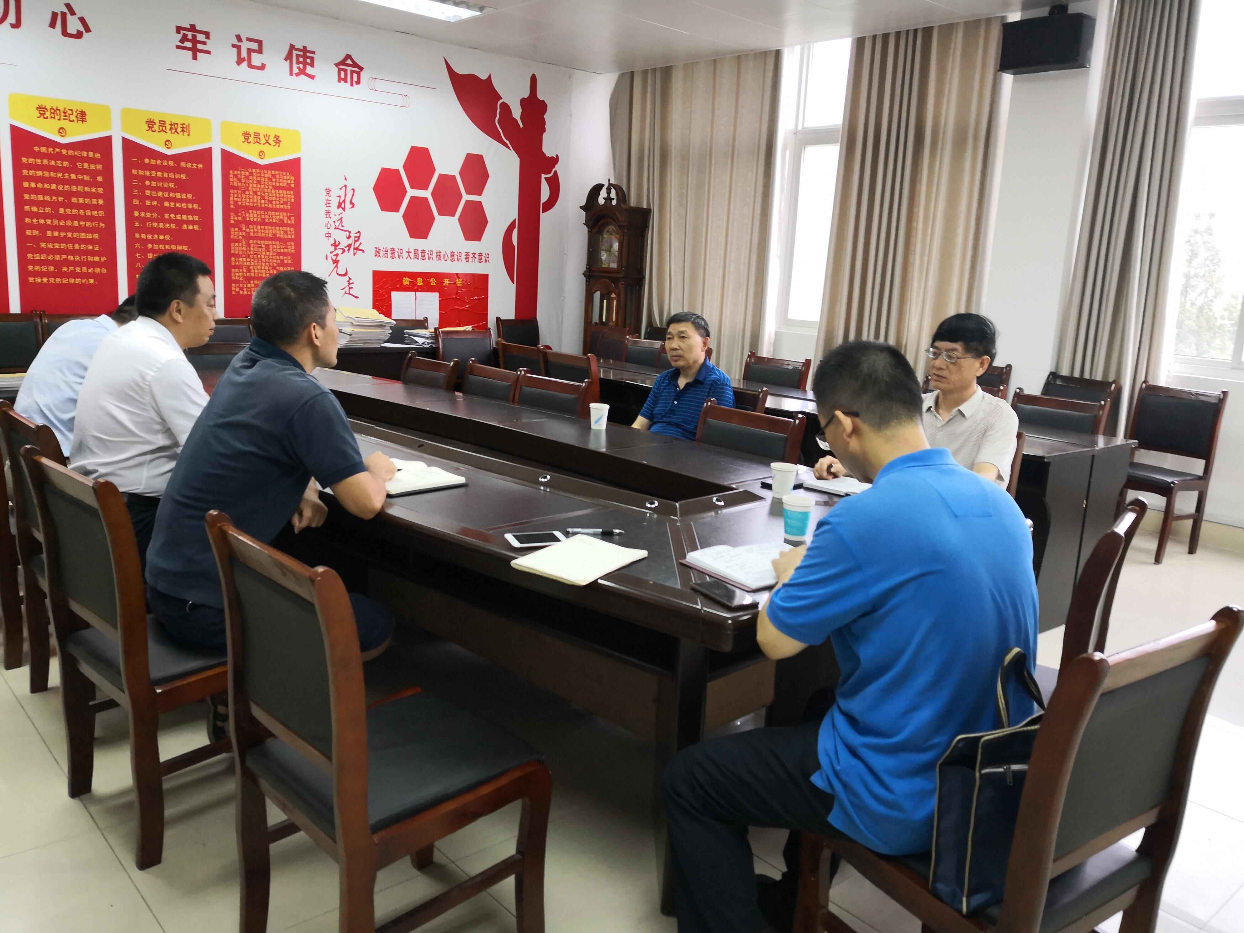 副校长王文臣到mk体育检查新学期教学工作.jpg